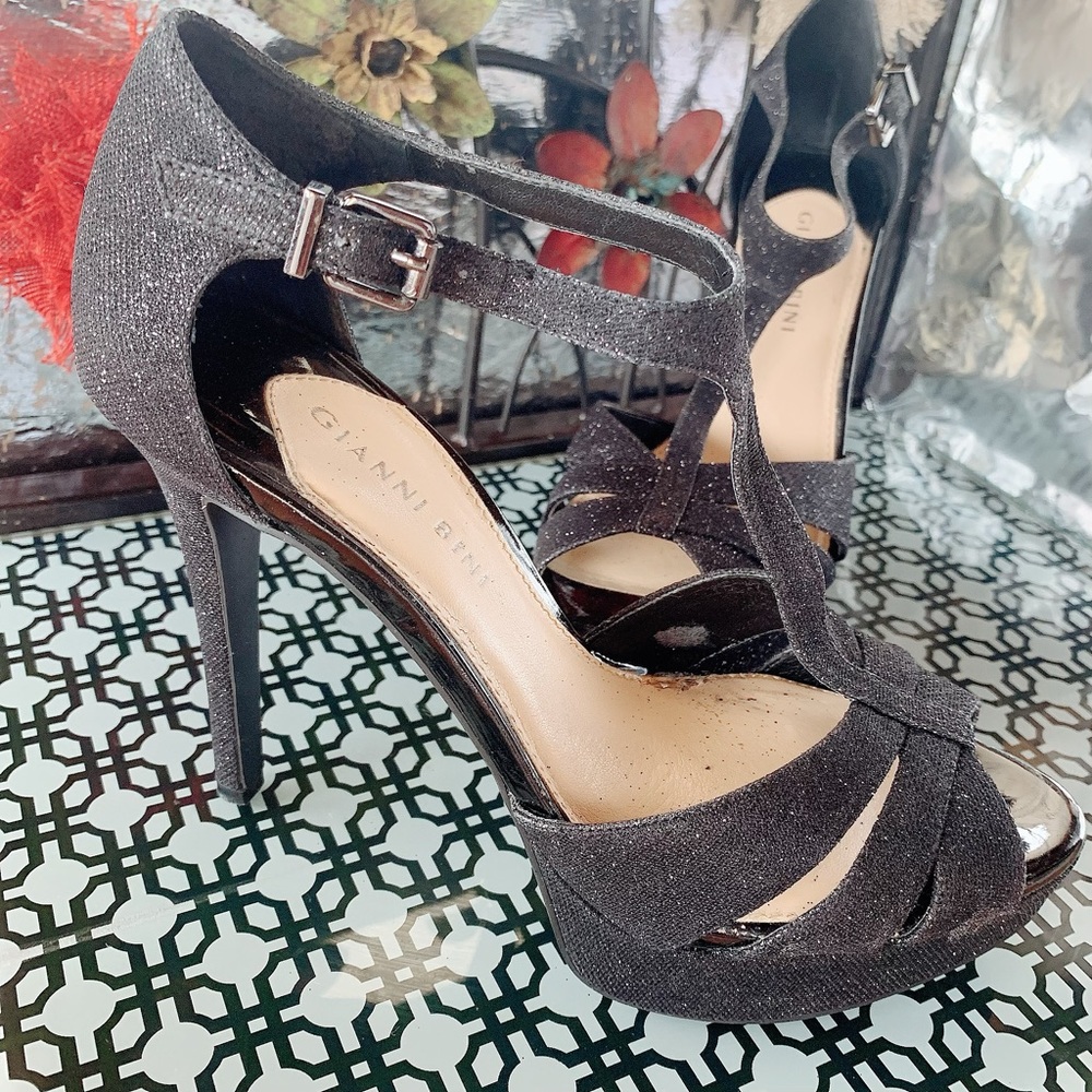 high-heeled shoes